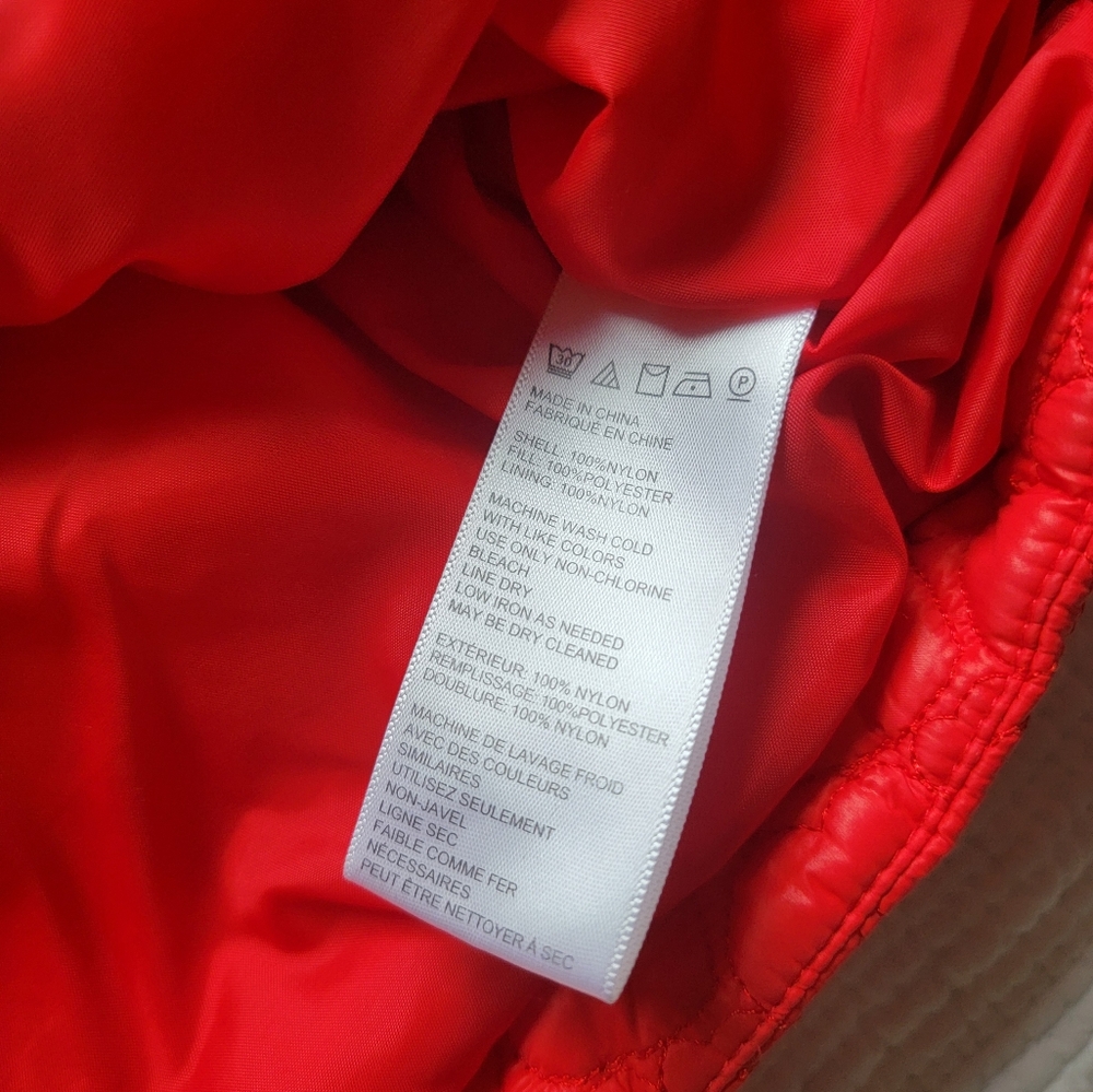 NWOT Urban Outfitters Red Heart Pattern Cropped Puffer Jacket - Picture 7 of 8
